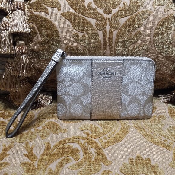 💲💲💲SALE‼️🎉Coach Wristlet Wallet Platinum Gold Mono Leather - Picture 2 of 8